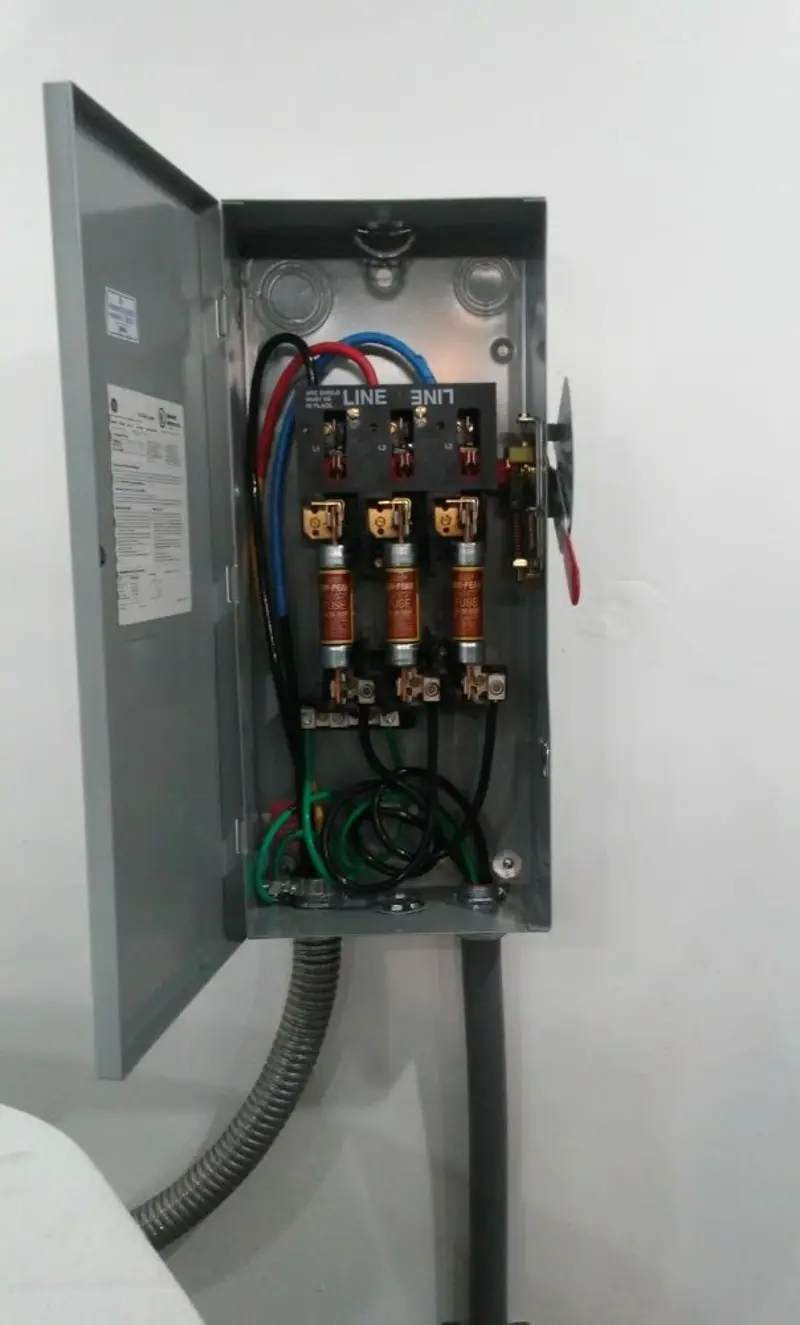 Three-phase disconnect switch installed for Electrical Wiring & Rewiring in Lockland