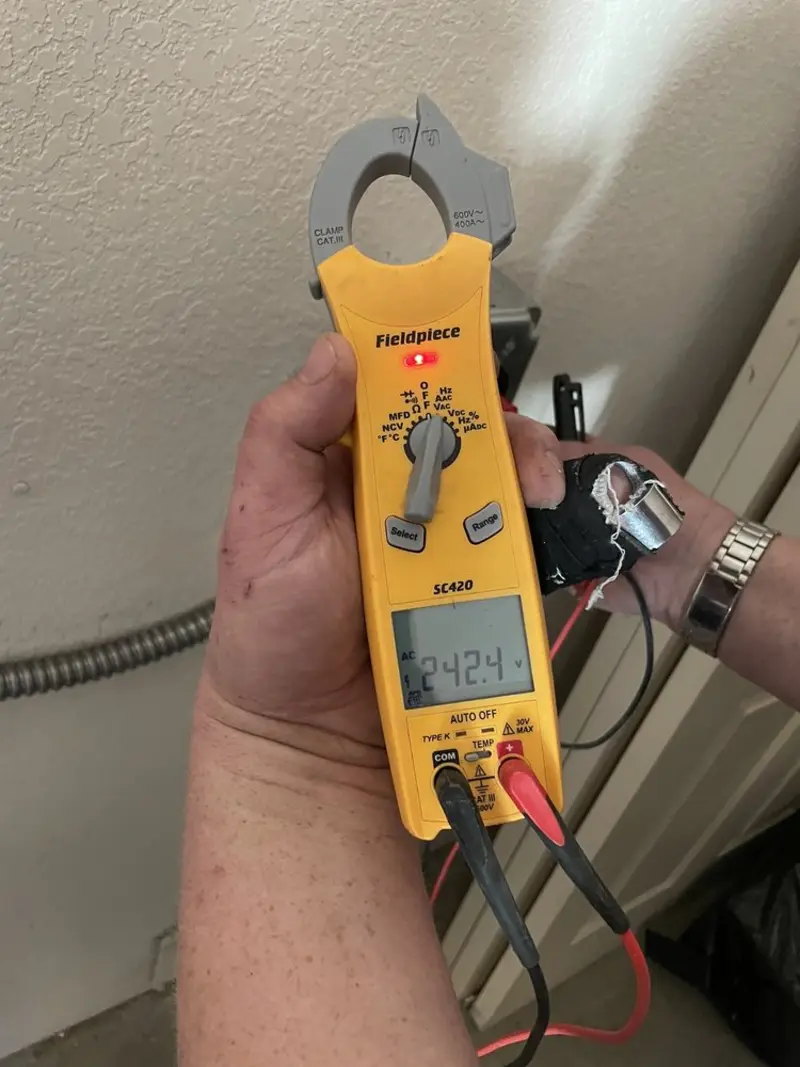 Voltage testing with clamp meter during Circuit Breaker Repair in Lockland